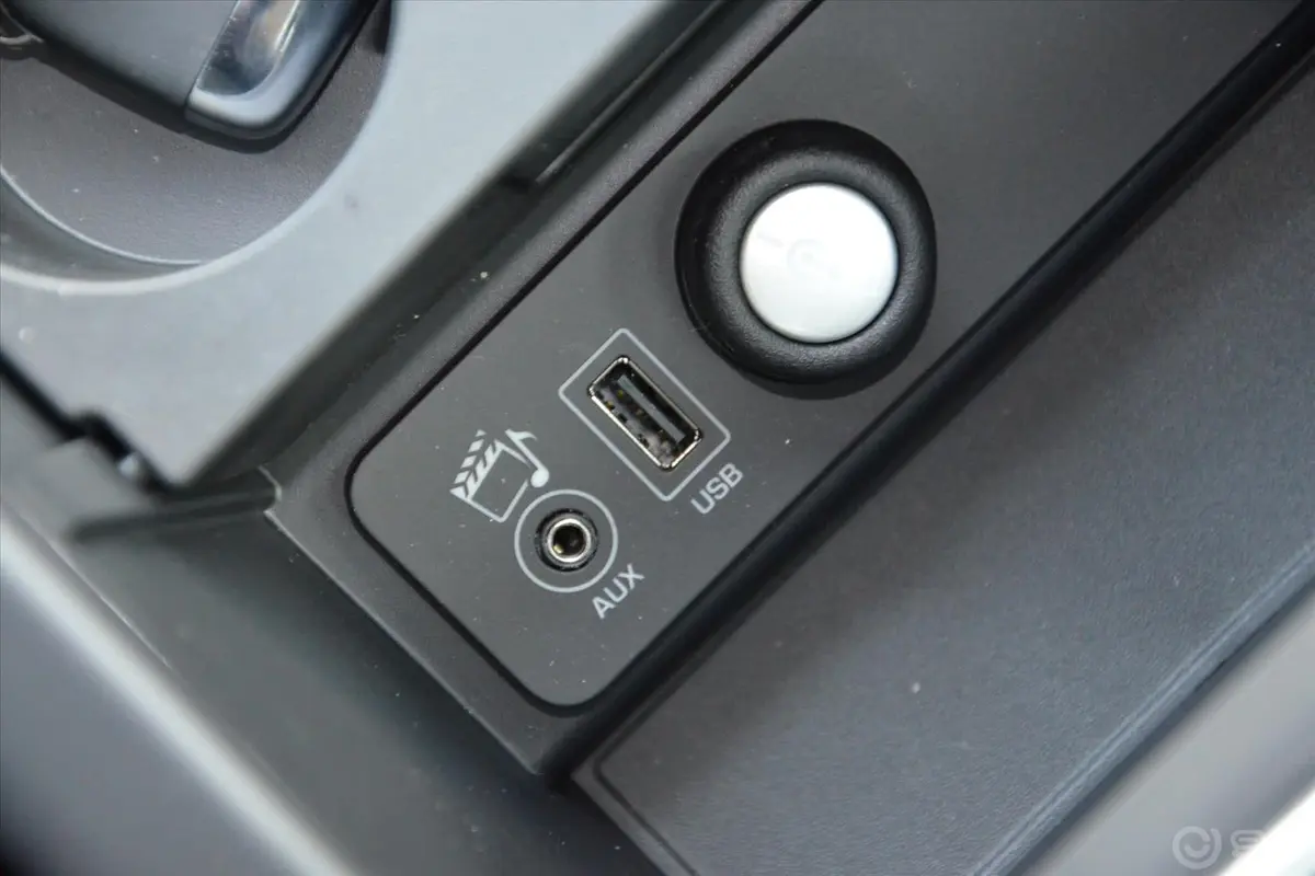 神行者2.2T SD4 AUTO S版 柴油USB接口