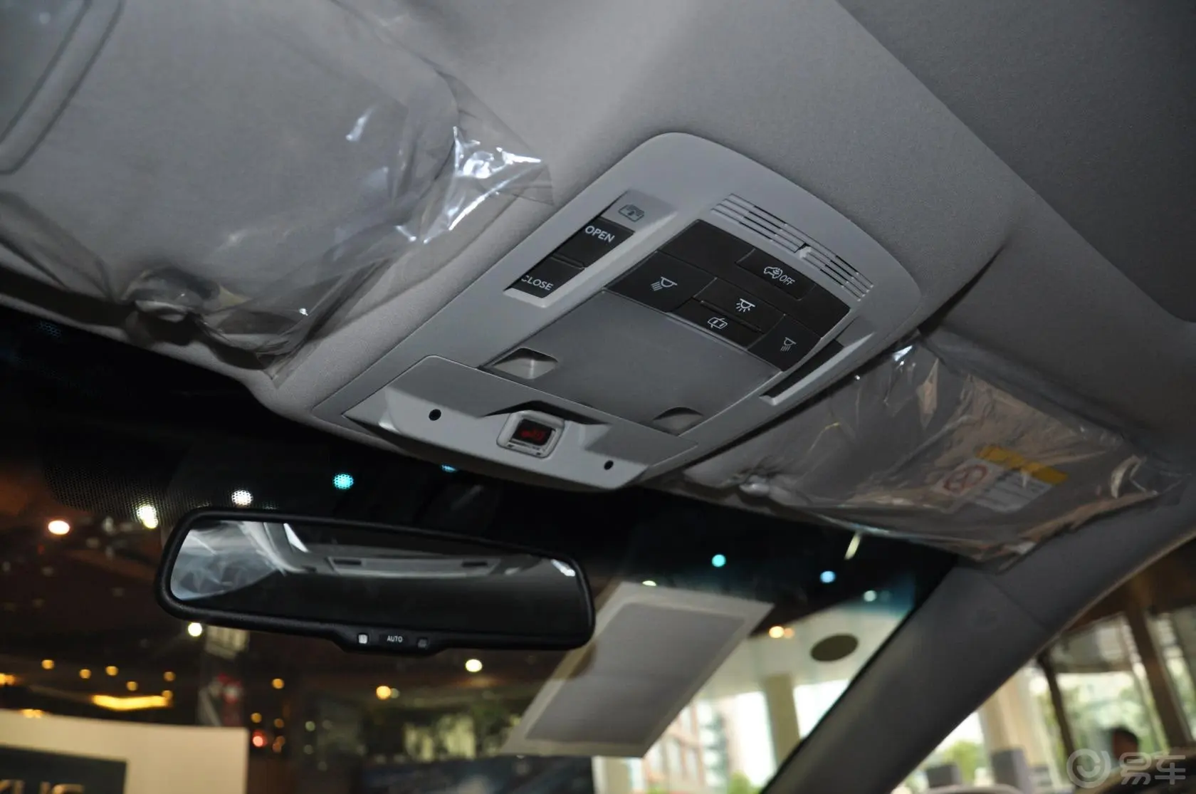 雷克萨斯RX450h 尊享版前排车顶中央控制区