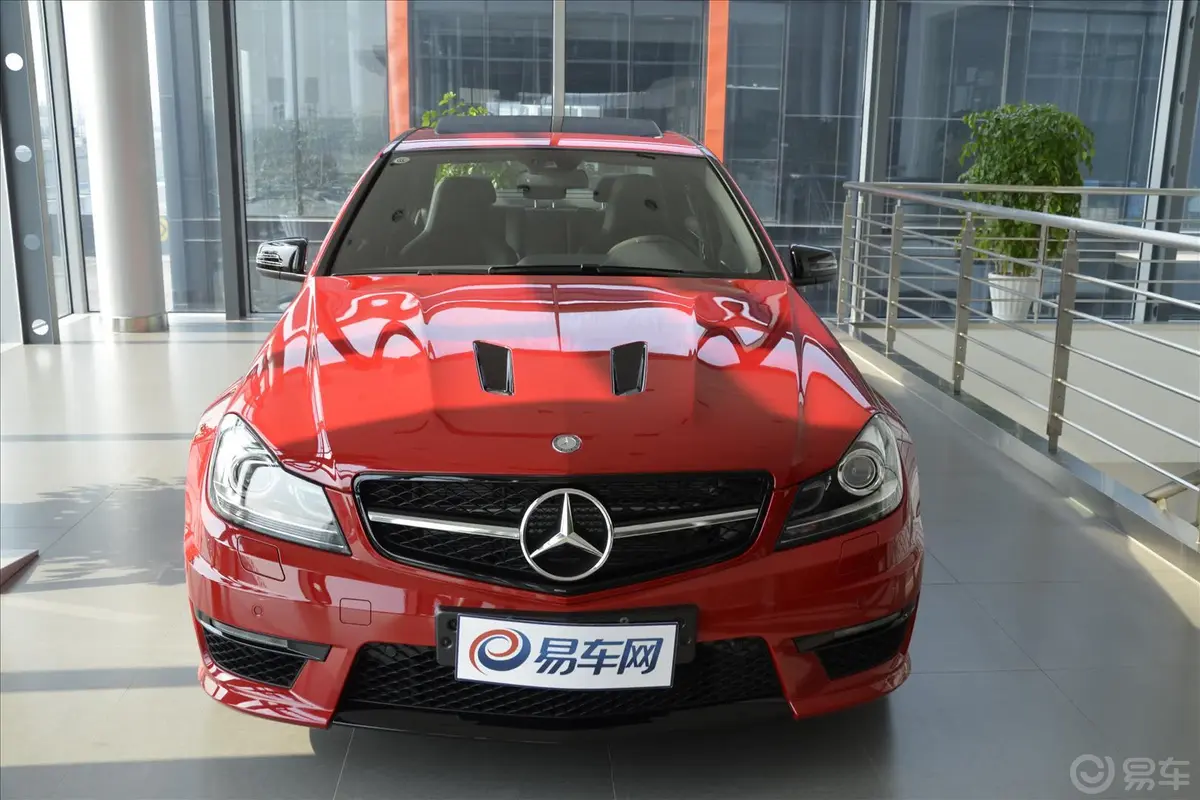 奔驰C级 AMGC 63 AMG 动感型正前水平