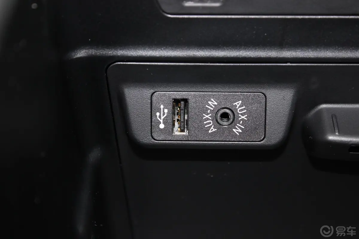 宝马X5(进口)xDrive35i 豪华型AUX接口