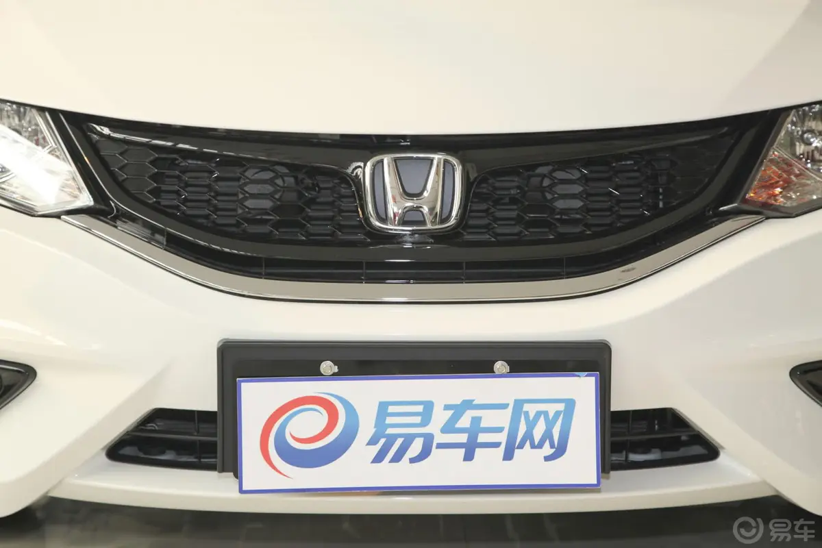 杰德1.8L CVT 豪华尊享型（五座）前格栅侧俯拍