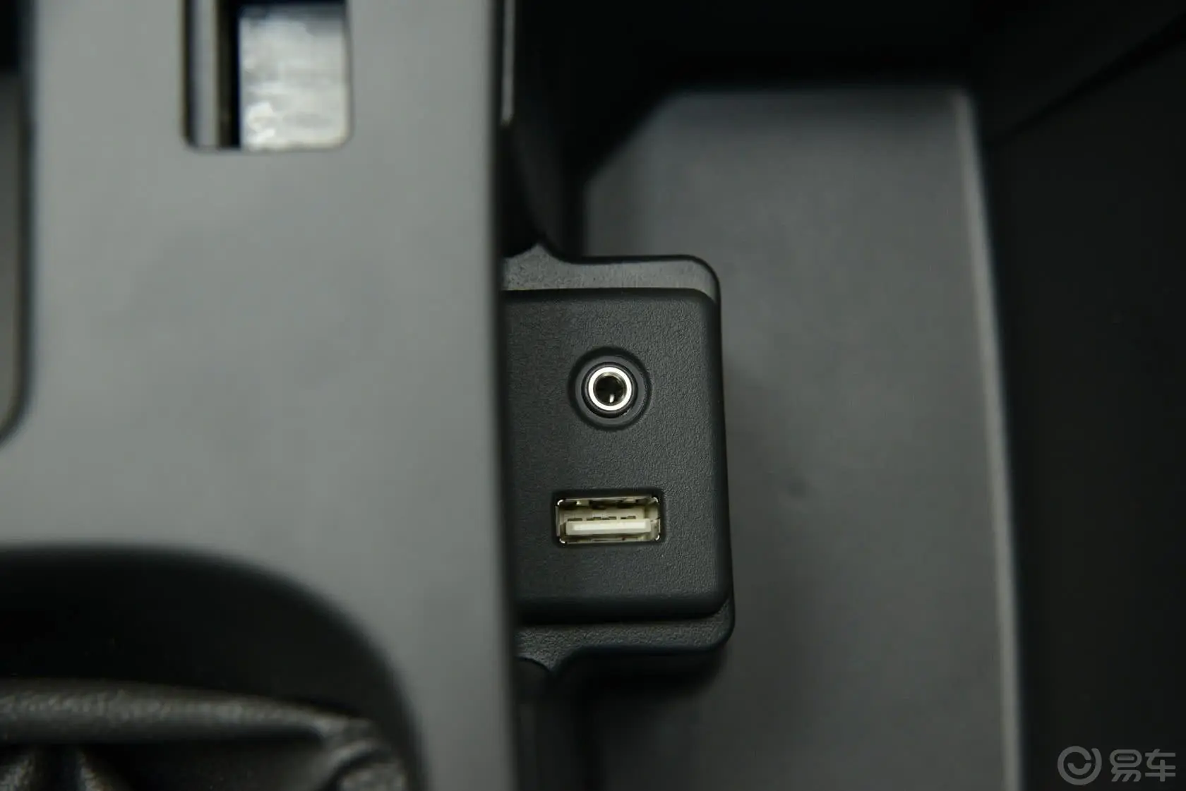 君威1.6T 自动 时尚技术型USB接口
