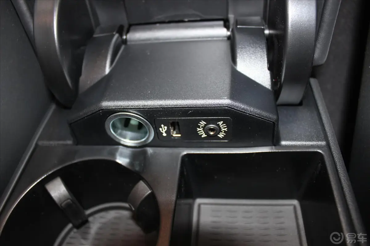 宝马Z4sDrive20i 手自一体 领先版方向盘功能键（右）