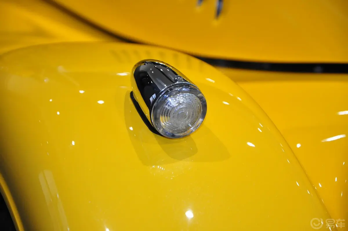 摩根Roadster3.7L 2座雾灯