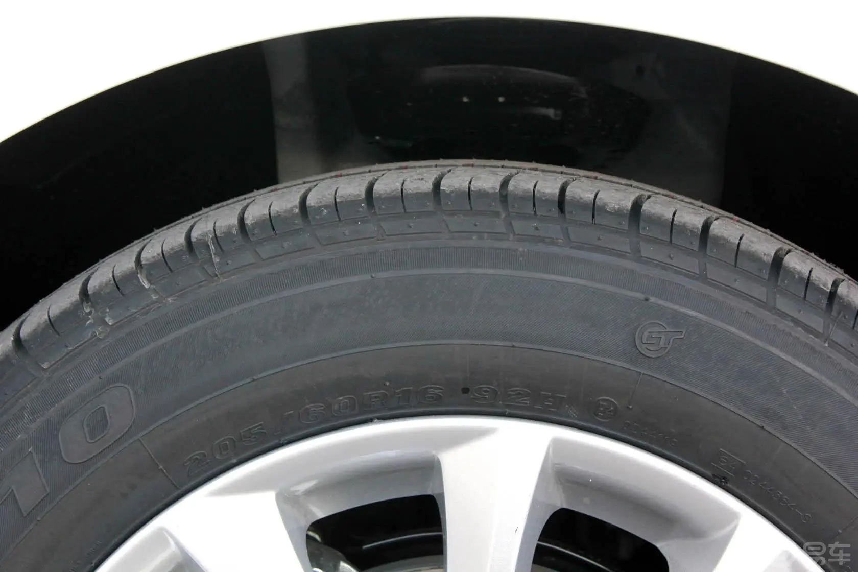 英朗XT 1.6L 自动 时尚型 Alcantara版轮胎规格