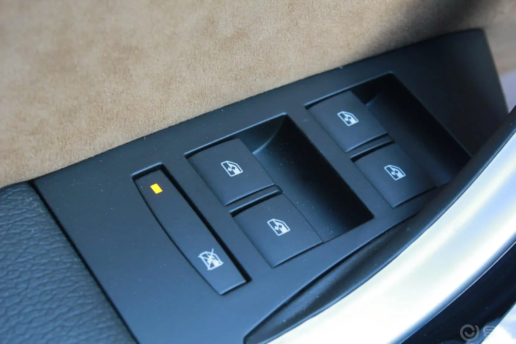 英朗XT 1.6L 自动 时尚型 Alcantara版车窗升降键