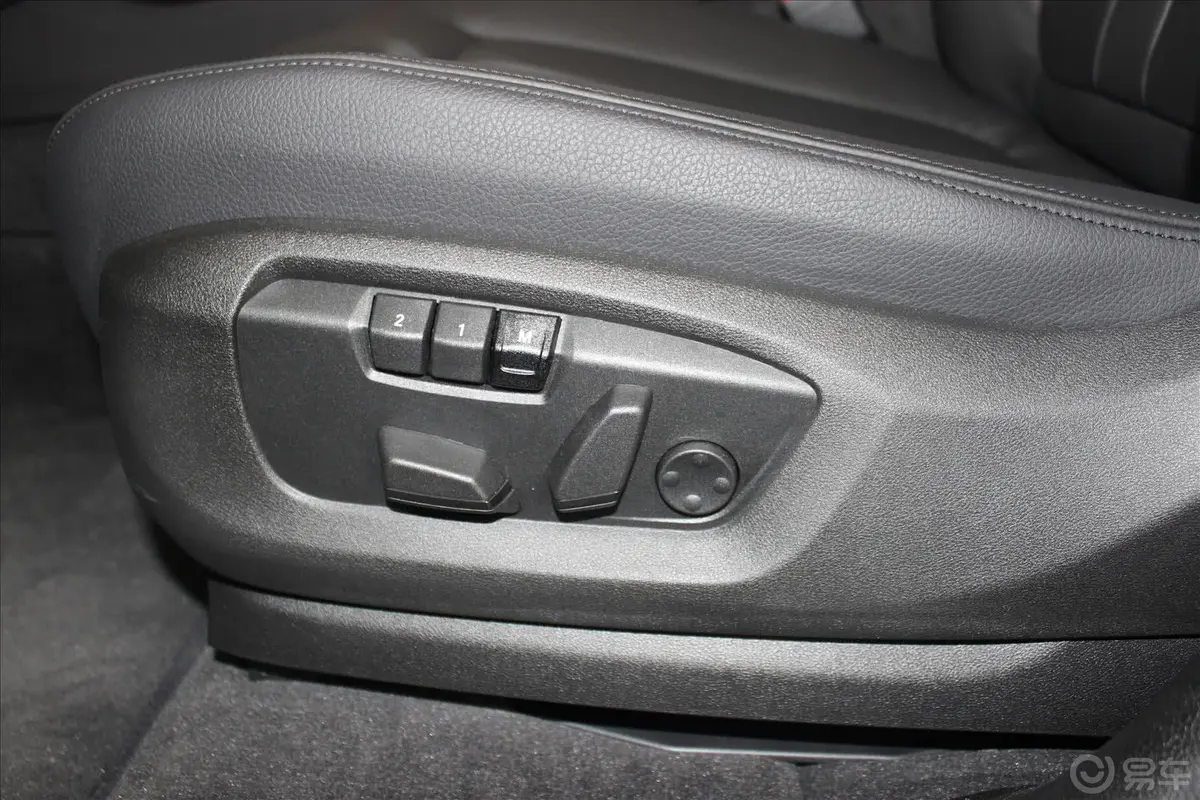 宝马X5(进口)xDrive35i 豪华型座椅调节键