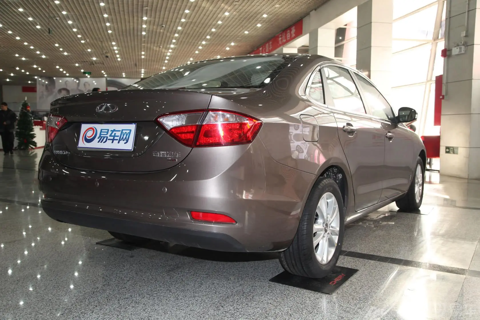 艾瑞泽71.6L CVT 致享版侧后45度车头向右水平