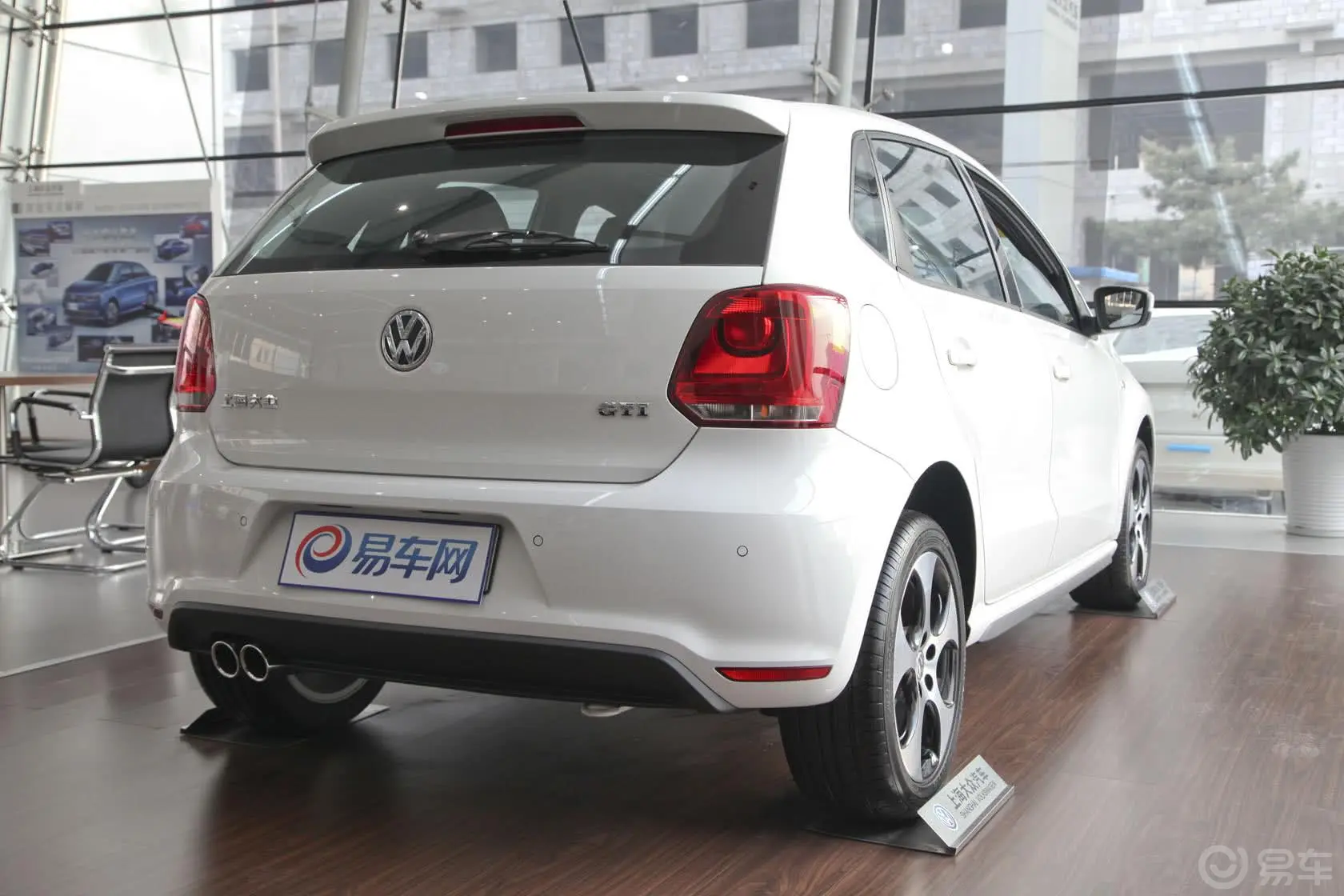 PoloGTI 1.4TSI DSG侧后45度车头向右水平