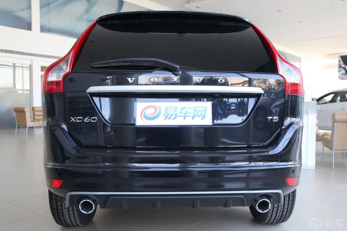 沃尔沃XC60(进口)2.0T T5 个性运动版正后水平