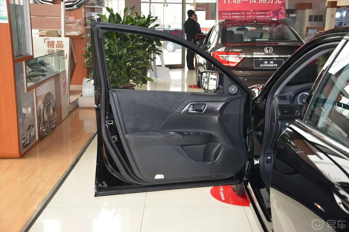 雅阁2.0L LX 舒适版驾驶员侧车门内门板