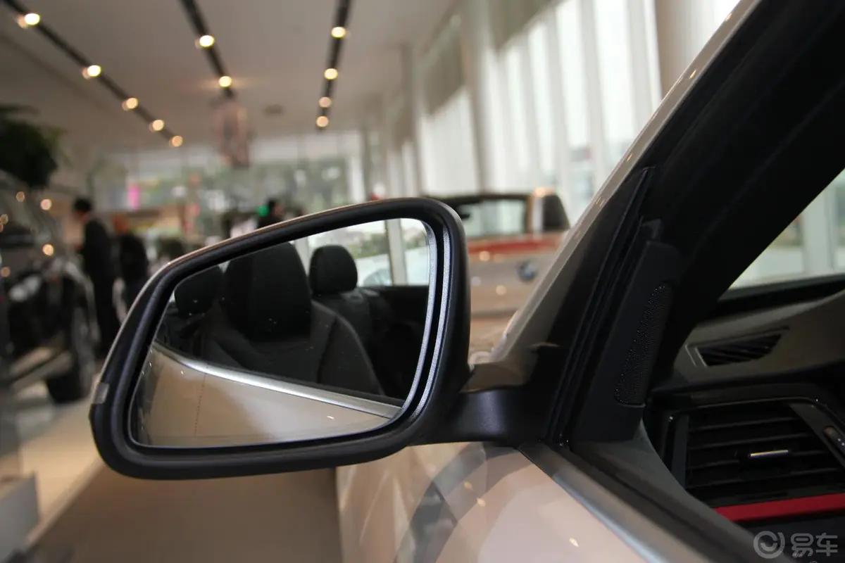 宝马4系敞篷轿跑车 428i 运动设计套装后视镜镜面（后）