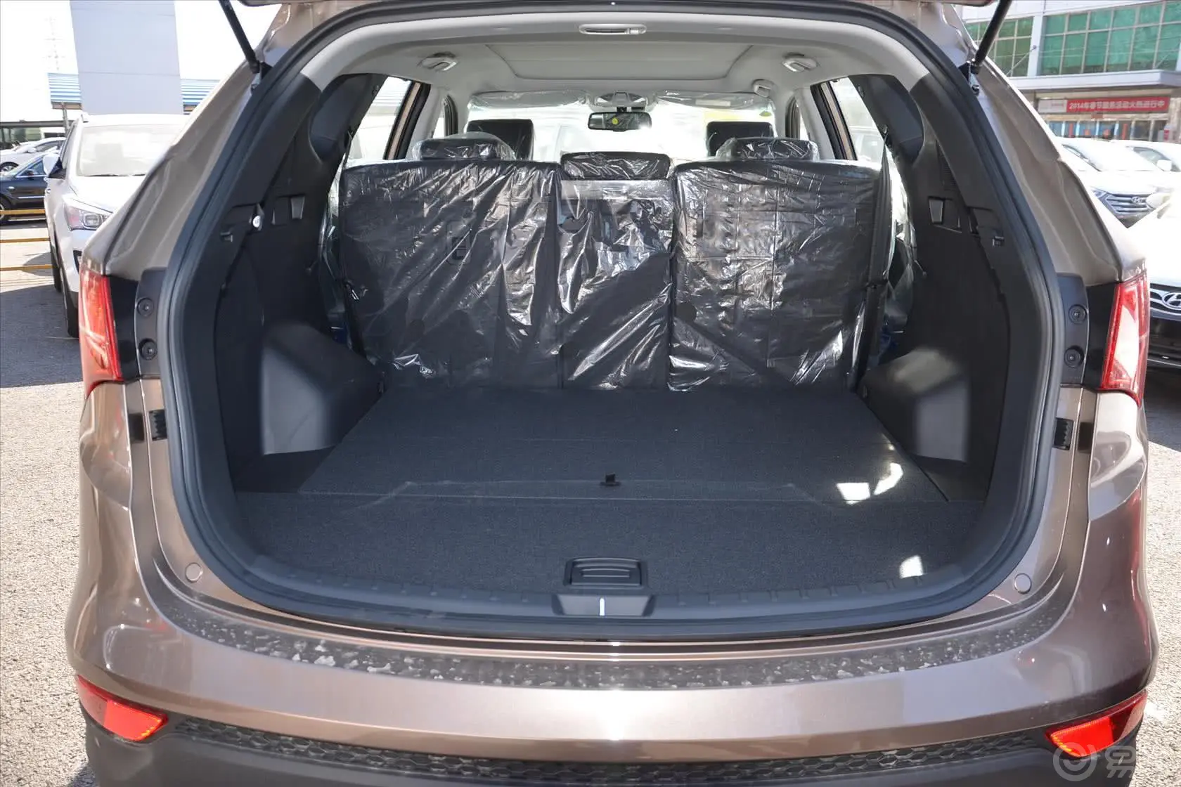 胜达改款 2.0T DLX 四驱 自动 尊贵型行李箱空间