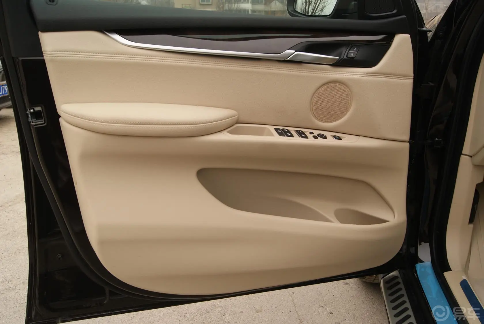 宝马X5(进口)xDrive35i 尊享型驾驶员侧车门内门板