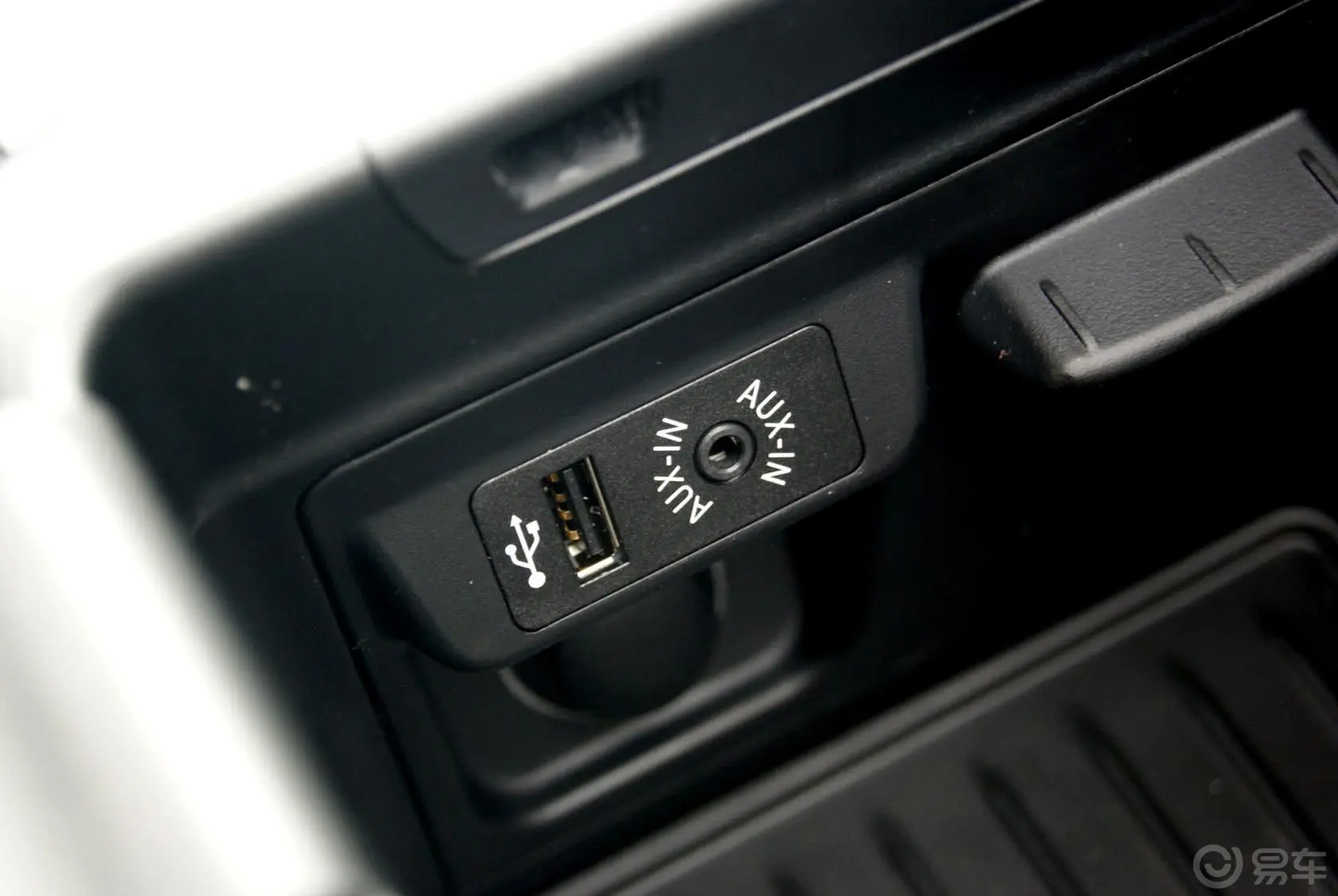 宝马X5(进口)xDrive35i 尊享型AUX接口