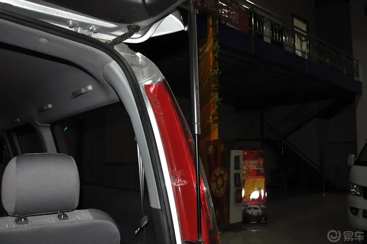 风景G5财富快车 2.0L 手动 舒适版 汽油 长轴行李厢支撑杆