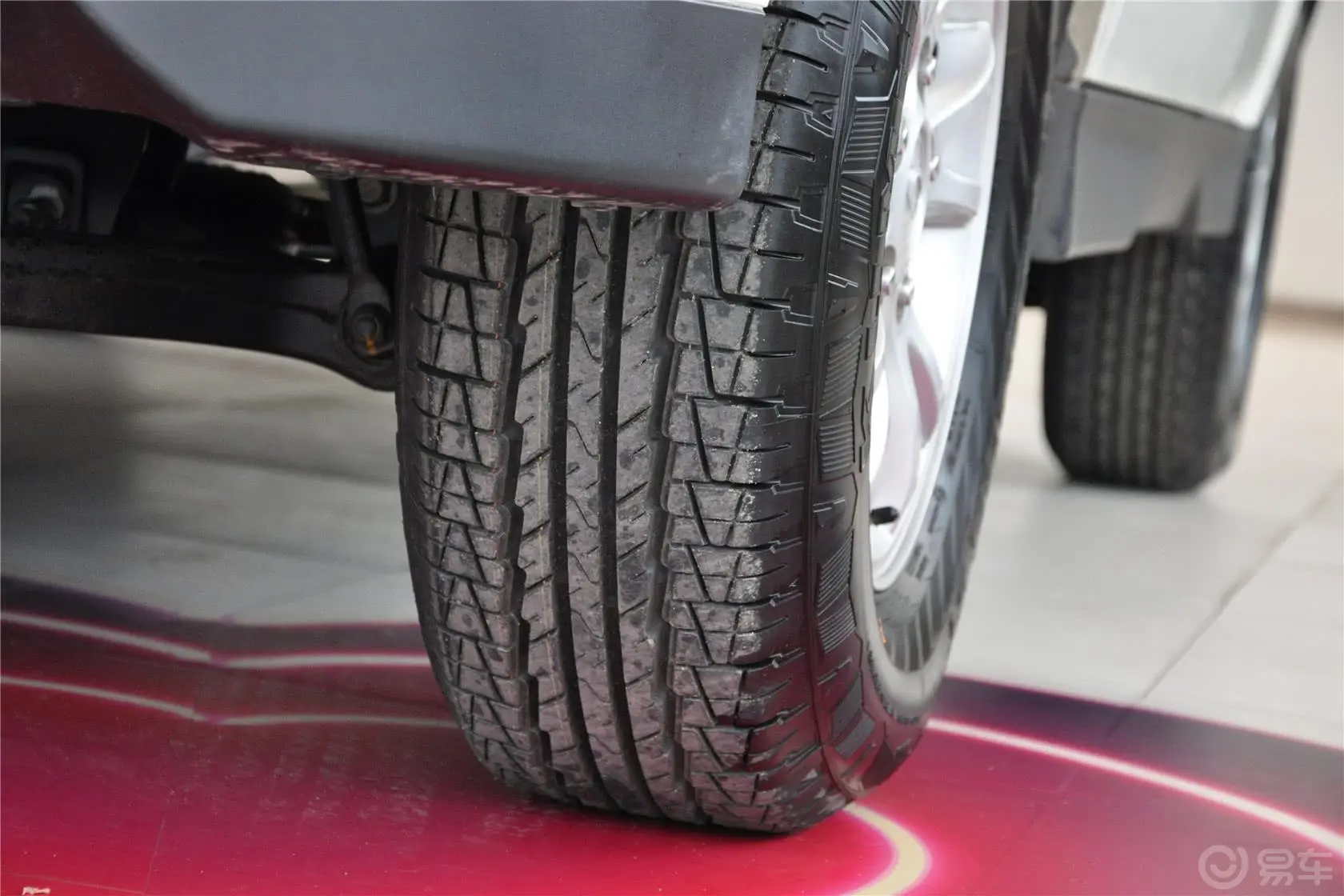 爱腾2.3L 汽油 两驱自动舒适版轮胎花纹