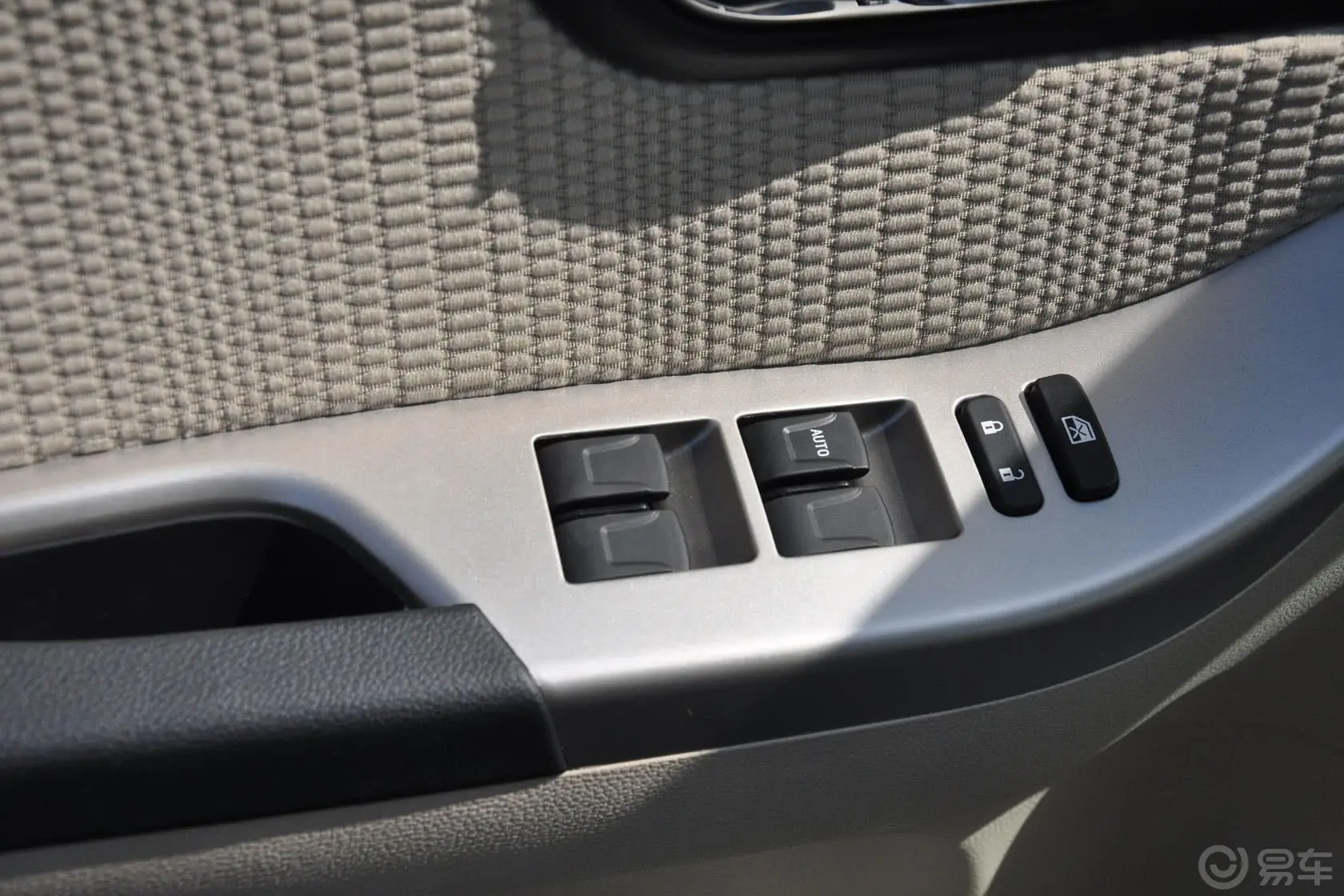 海马S72.0L 手自一体 智尚版车窗升降键