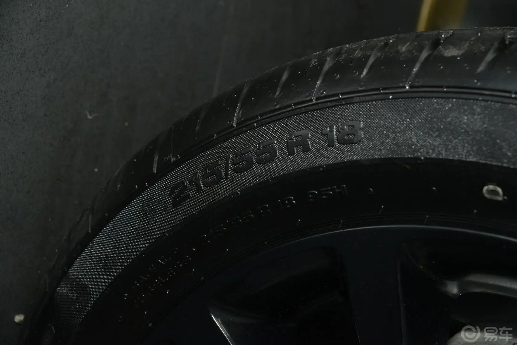 指南者(进口)2.4L 自动 炫黑导航版轮胎规格