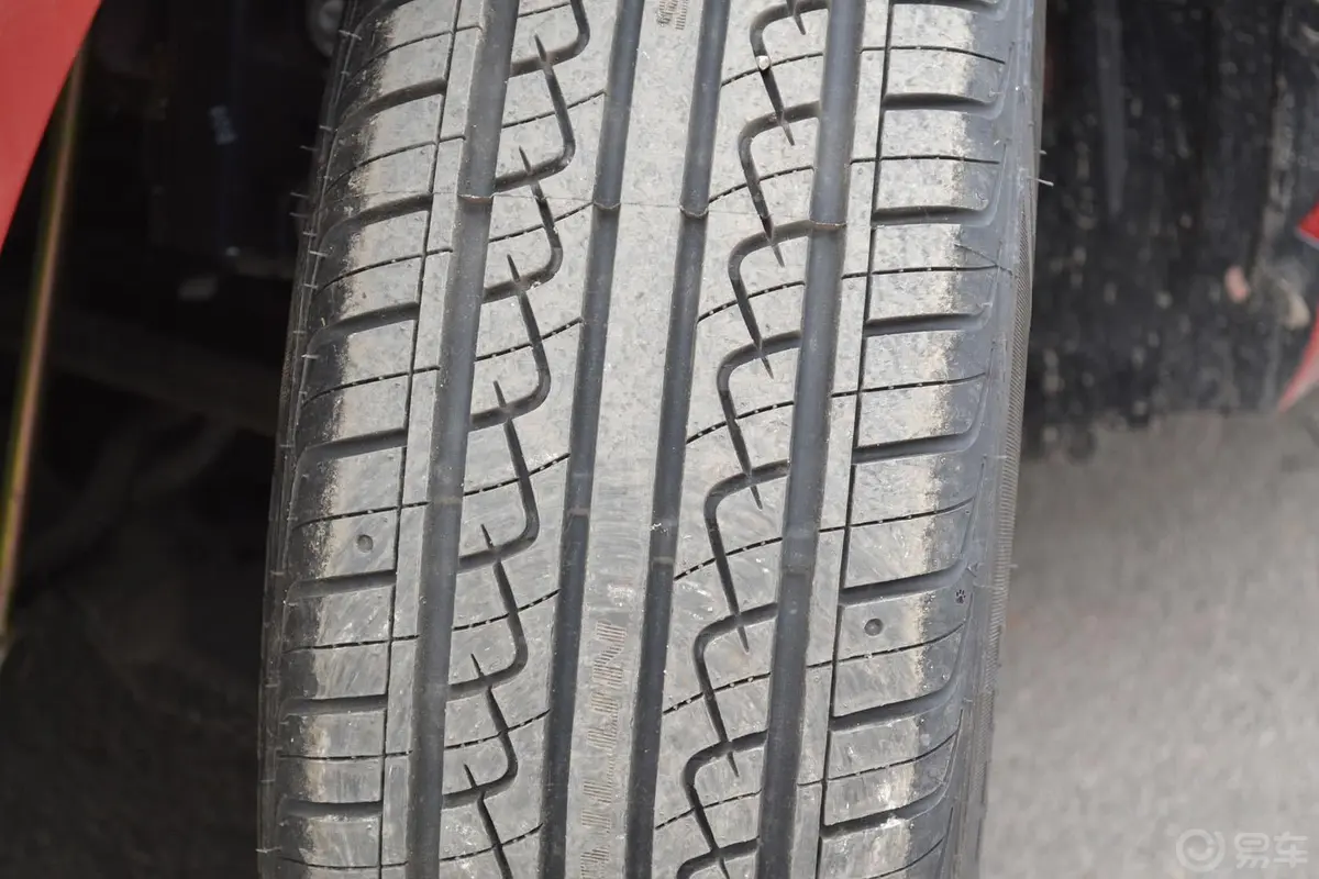 众泰Z3001.5L 手动 精英型轮胎花纹