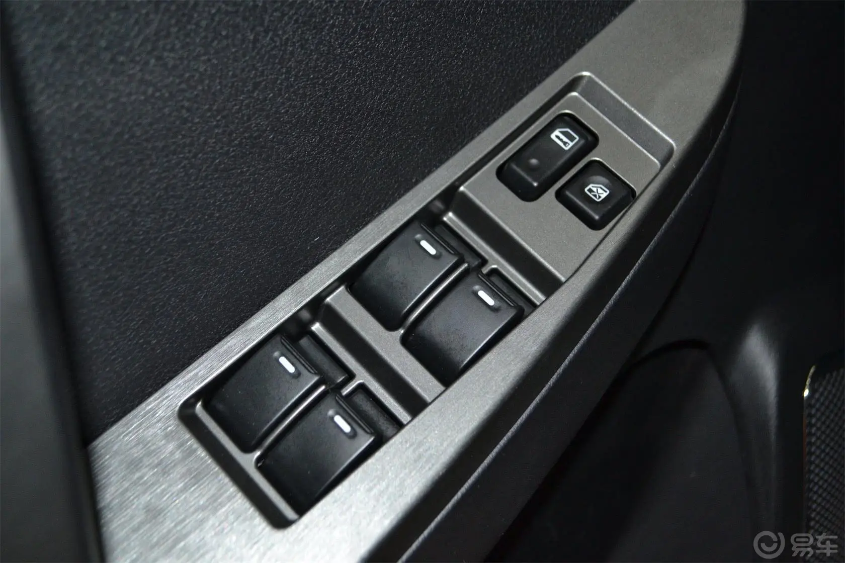 吉利SX72.0L 自动 豪华型车窗升降键
