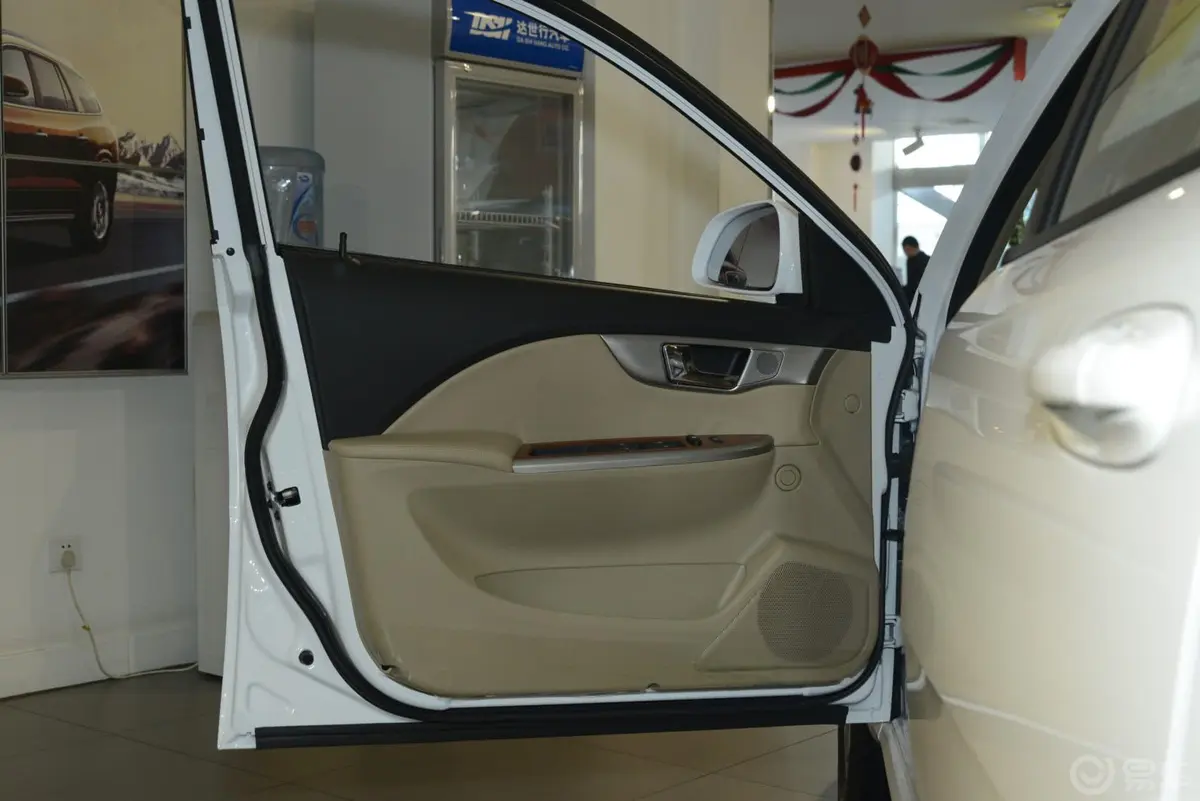 凯越1.5L 自动 尊享型驾驶员侧车门内门板