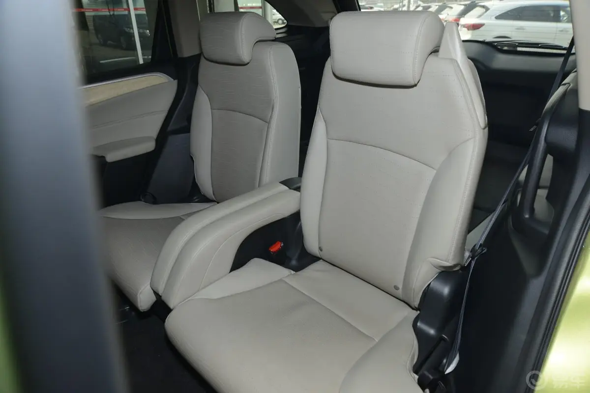 杰德1.8L CVT 豪华型（六座）后排座椅