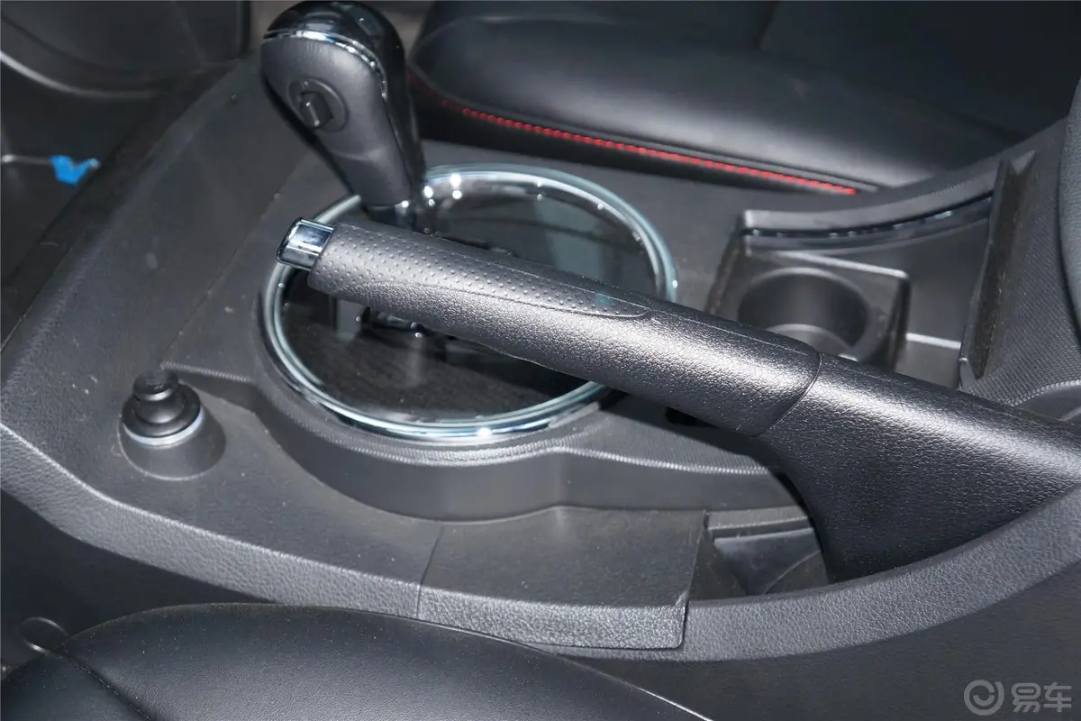 爱腾2.3L 汽油 两驱自动精英版驻车制动（手刹，电子，脚刹）