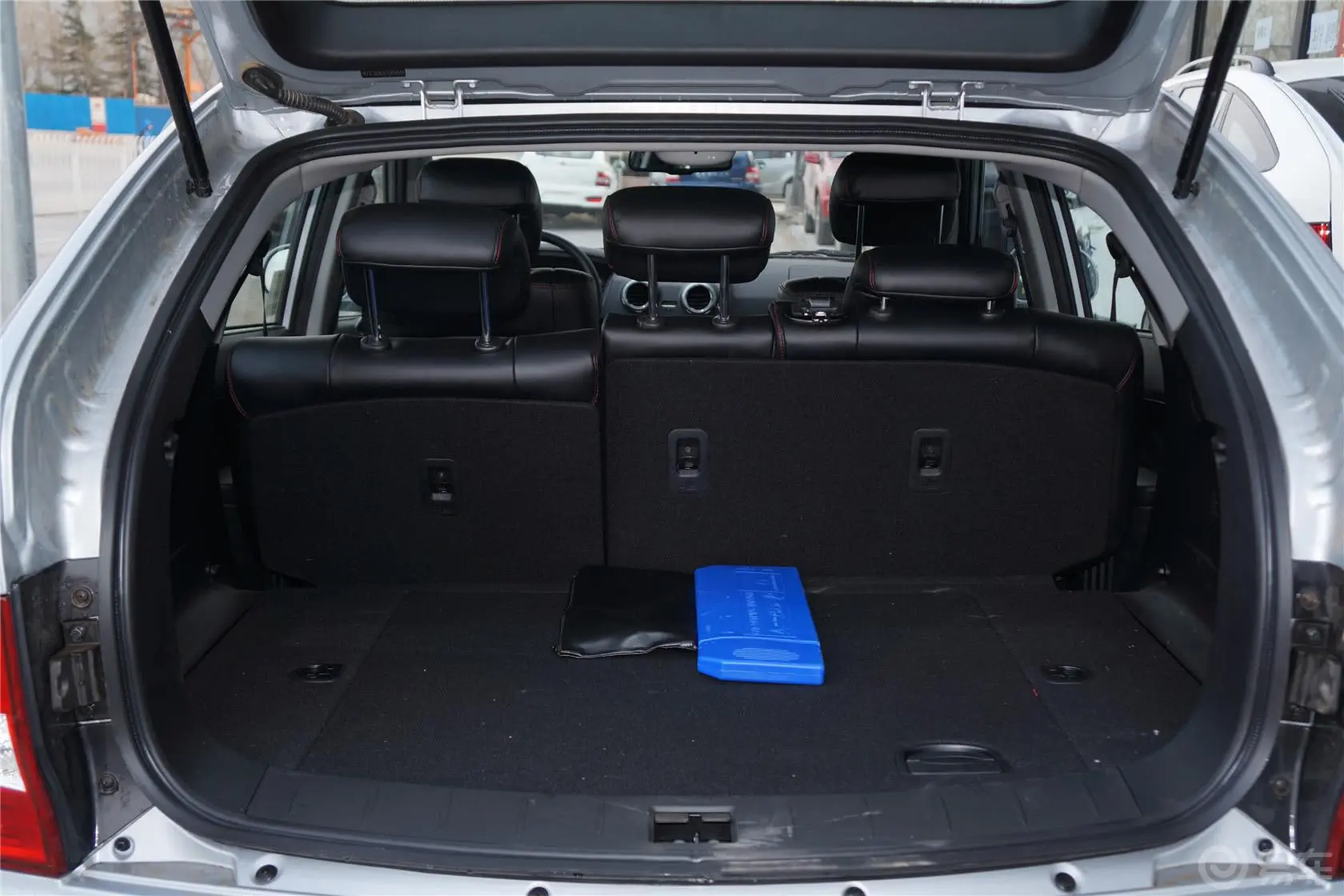 爱腾2.3L 汽油 两驱自动精英版行李箱空间