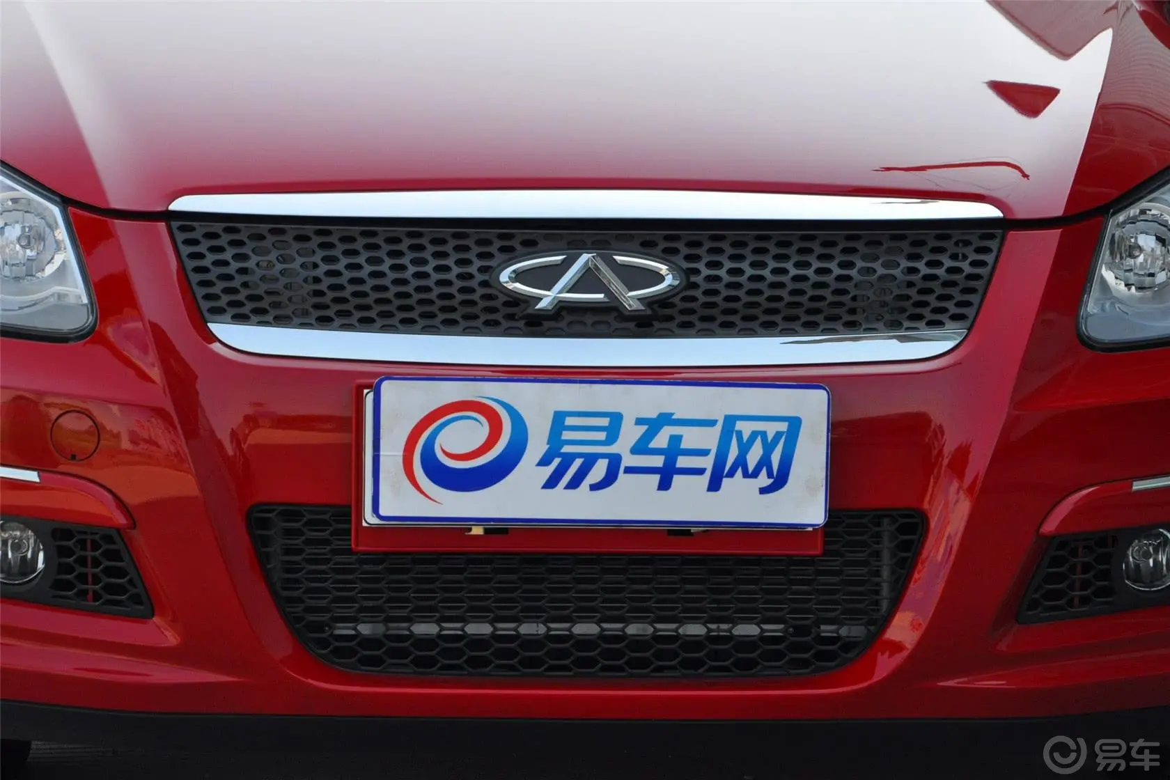 奇瑞A3三厢 1.6L VVT 手动 进取型前格栅侧俯拍