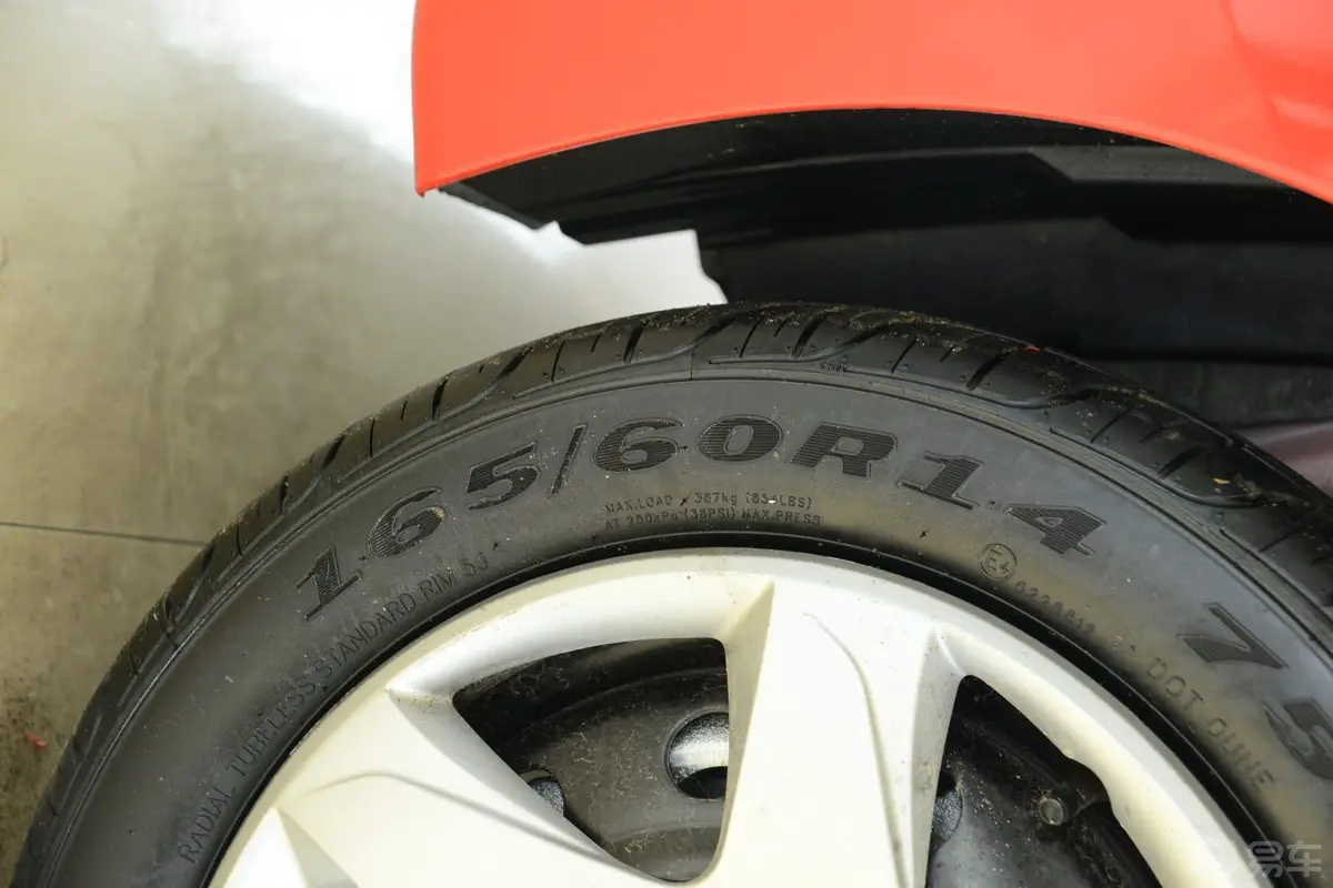 比亚迪F01.0L 自动 铉酷型轮胎规格