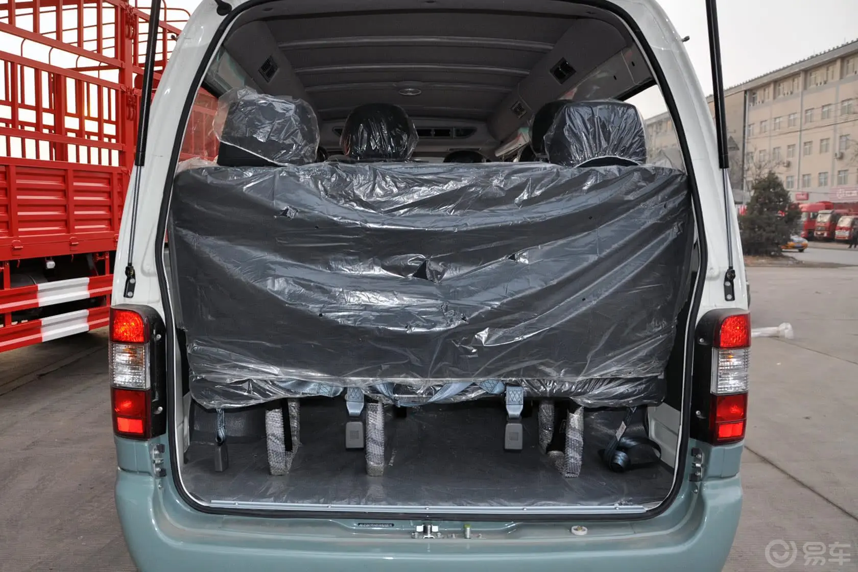 福田风景2.0L 手动 标准型 汽油 长轴行李箱空间