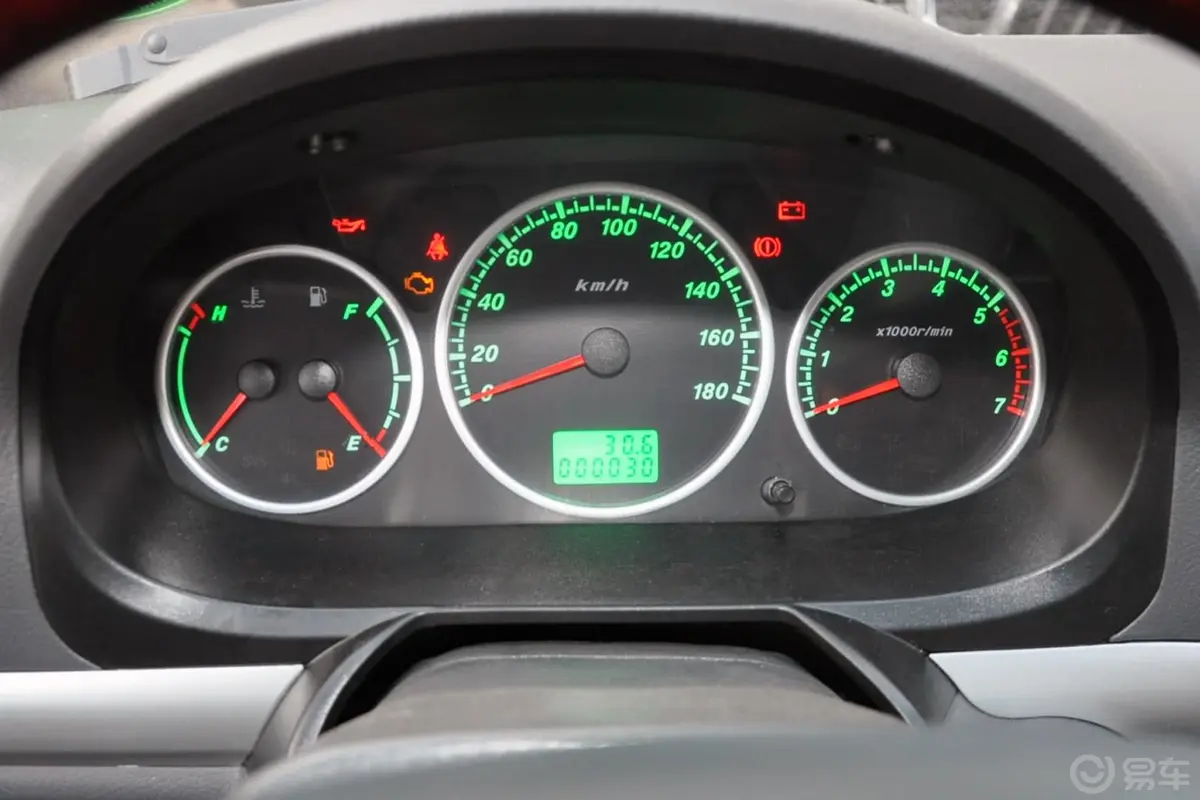 福田风景2.0L 手动 标准型 汽油 长轴仪表盘背光显示