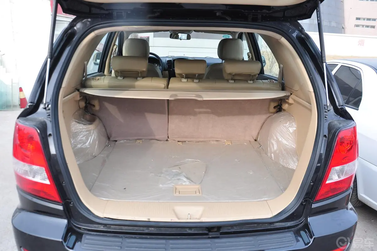 卡威W12.0L 手动 两驱 豪华型行李箱空间
