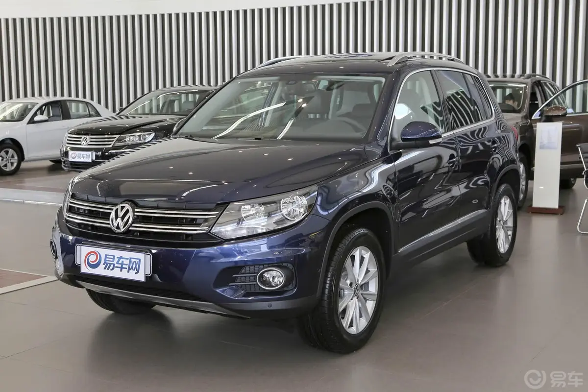 Tiguan2.0 TSI 舒适版侧前45度车头向左水平