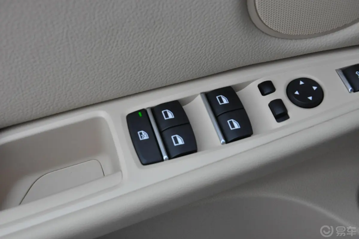 宝马X5(进口)xDrive30d车窗升降键