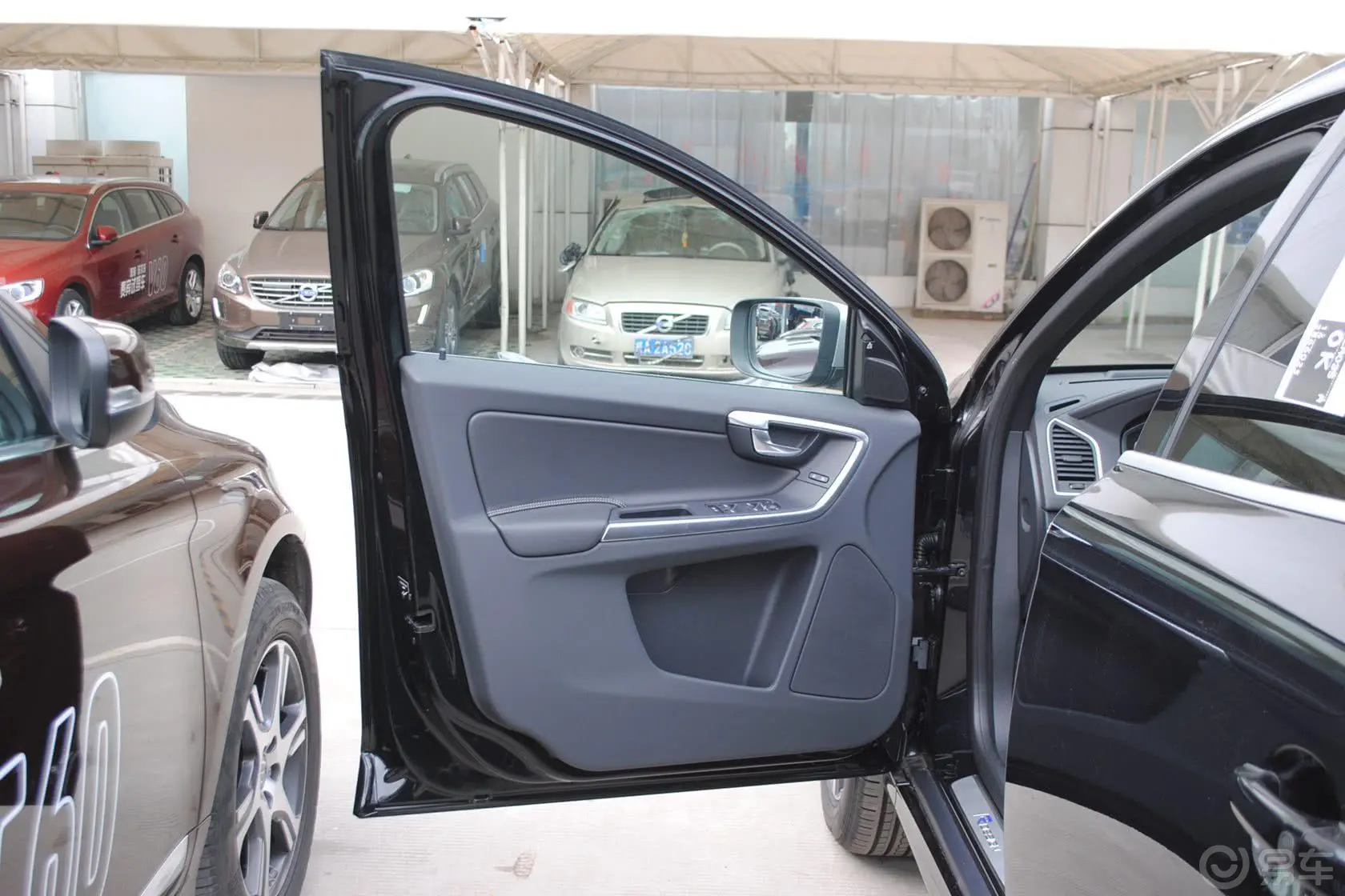 沃尔沃XC60(进口)2.0T T5 改款 个性运动版驾驶员侧车门内门板