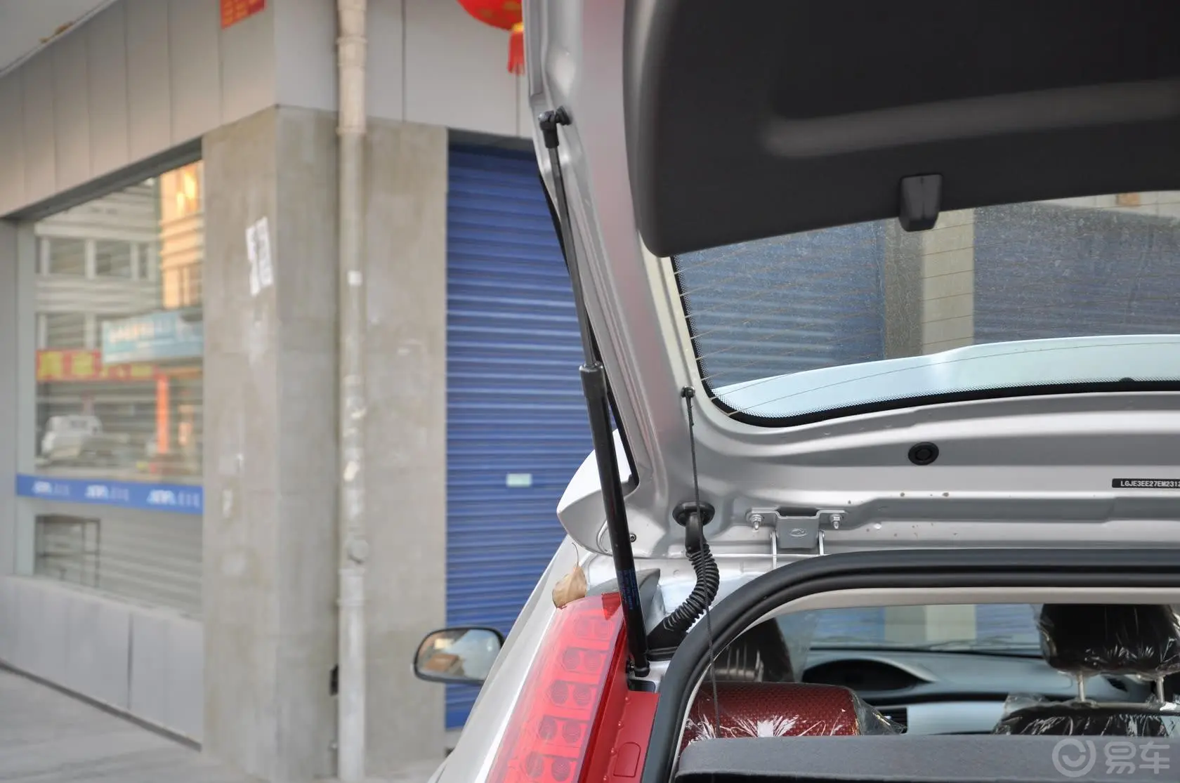 风神H30Cross 1.5L 手动 感恩版行李厢支撑杆