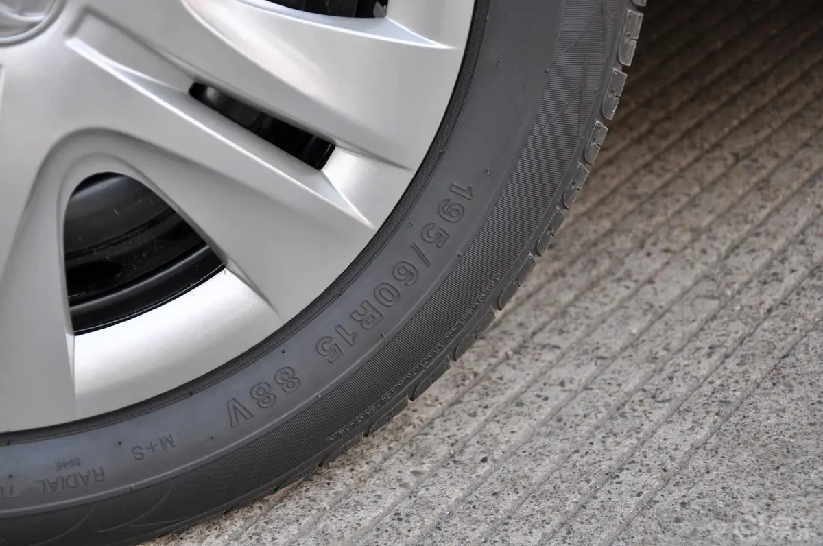 风神H30Cross 1.5L 手动 感恩版轮胎规格
