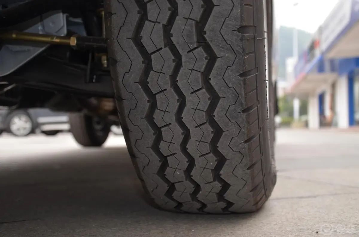 金威2.5L 手动 柴油车型-短途客运/单位通勤轮胎花纹
