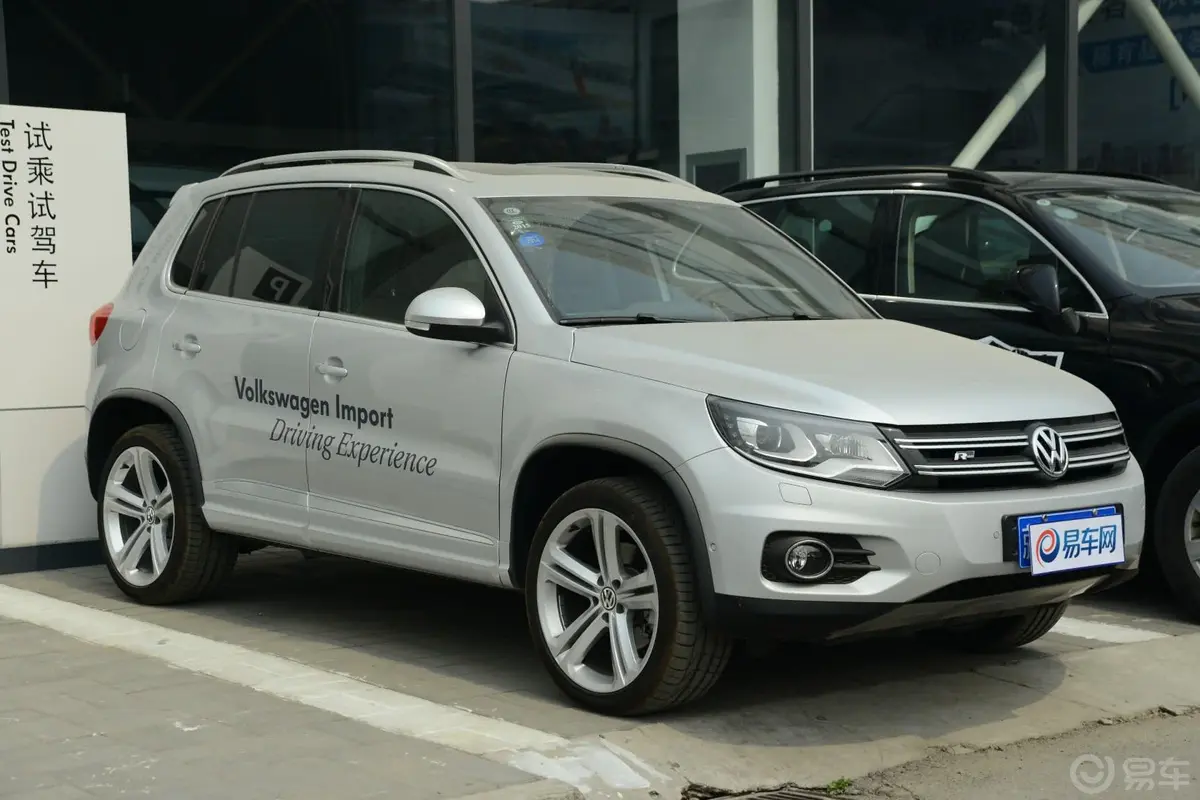 Tiguan2.0 TSI R Line侧前45度车头向右水平