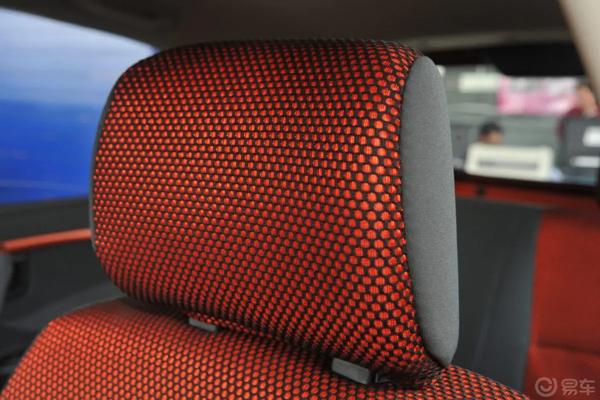 夏利N71.3L 手动 尊贵型驾驶员头枕