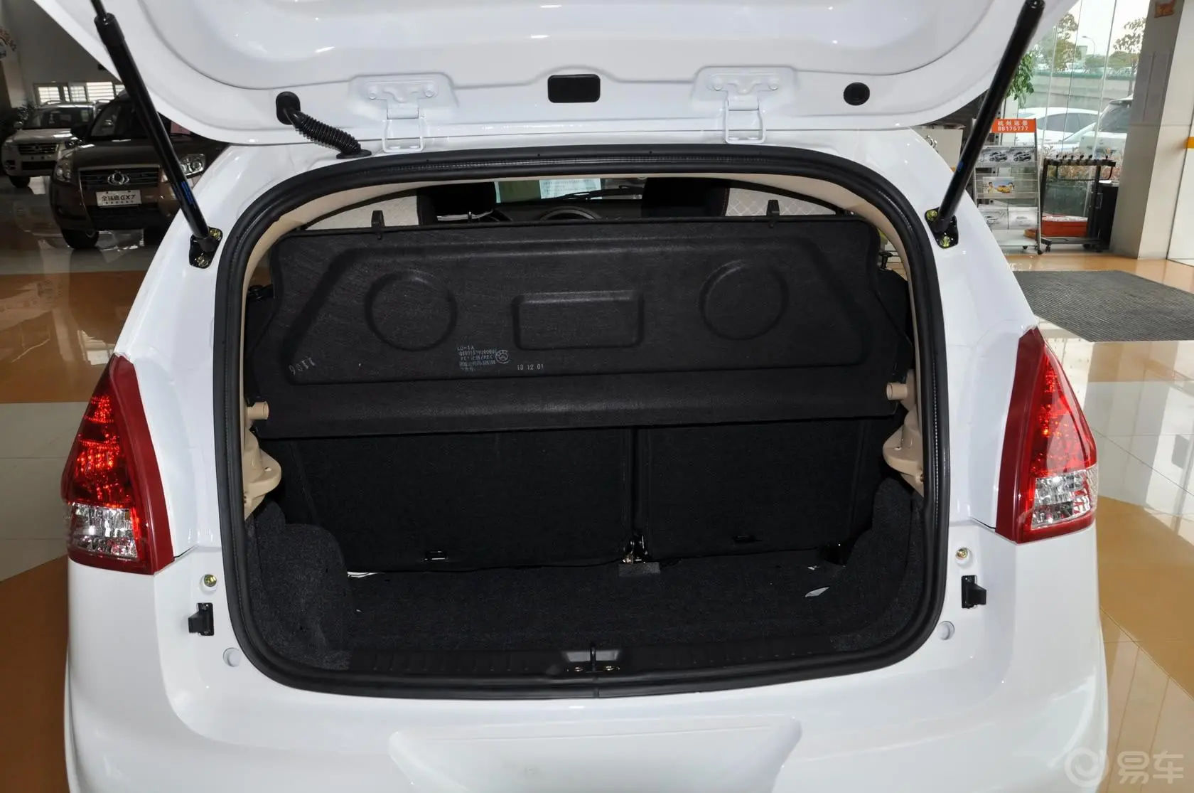 经典熊猫CROSS 1.3L 手动 进取型行李箱空间