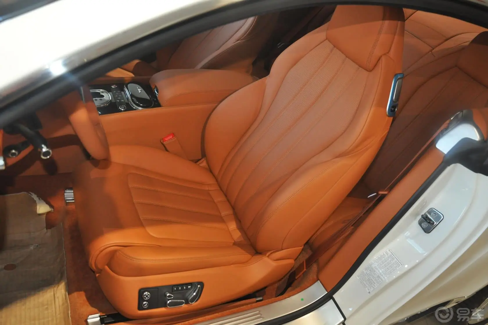 欧陆GT 4.0L V8驾驶员座椅