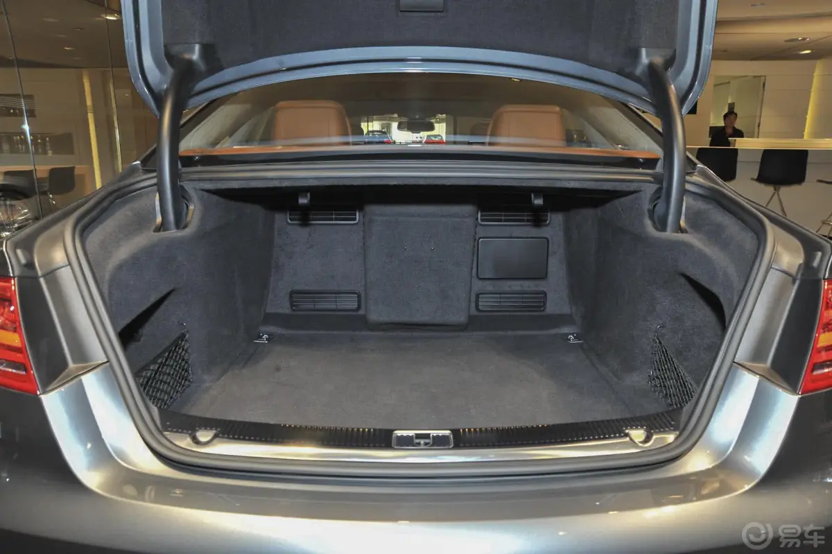 奥迪A8A8L 6.3FSI W12 quattro旗舰型行李箱空间