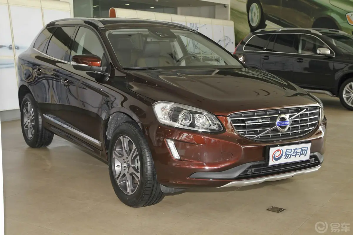 沃尔沃XC60(进口)2.0T T5 智雅版侧前45度车头向右水平