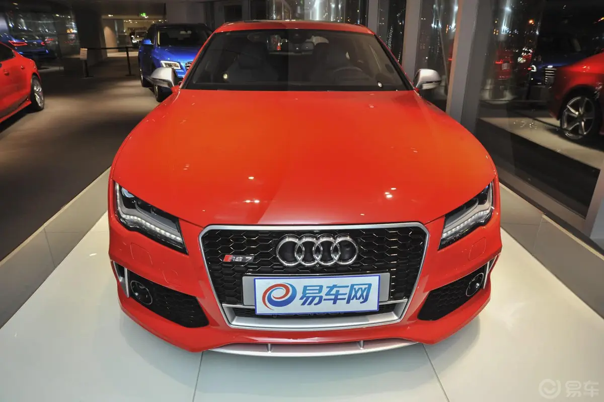 奥迪RS 74.0T 8速手自一体外观