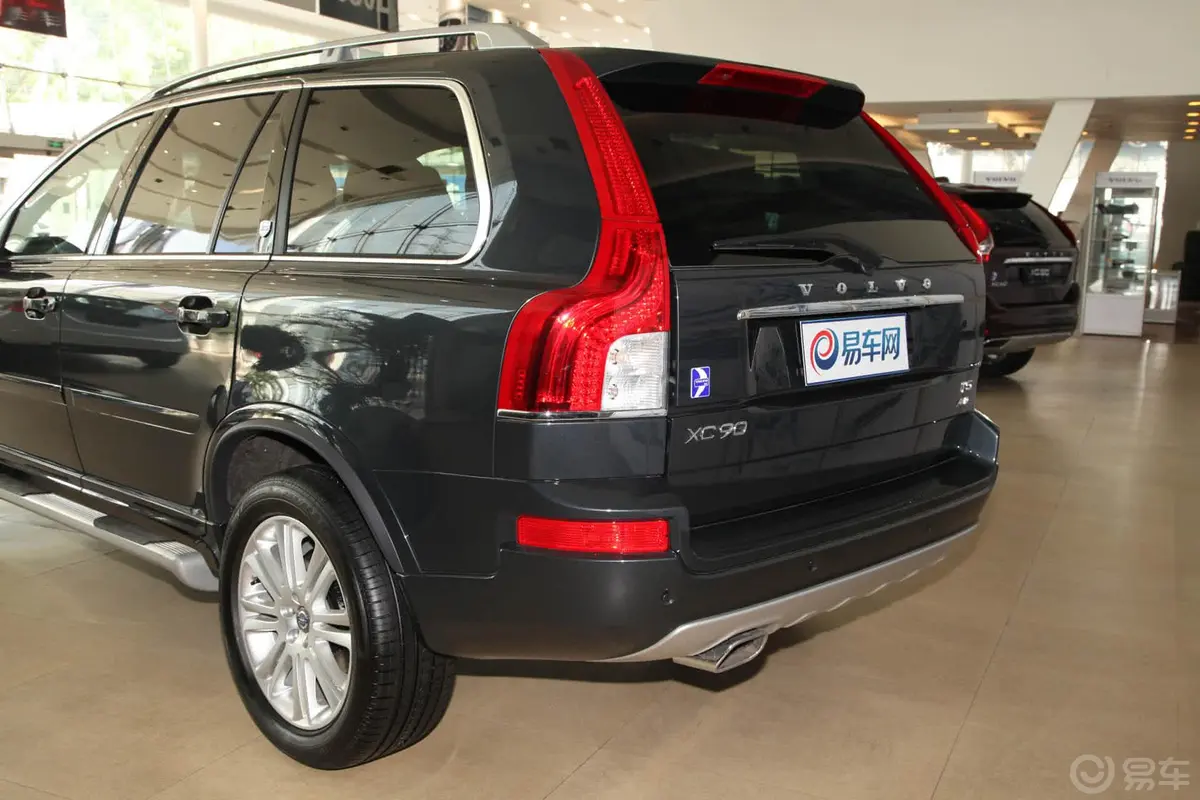 沃尔沃XC902.5T T5 行政升级版车尾局部