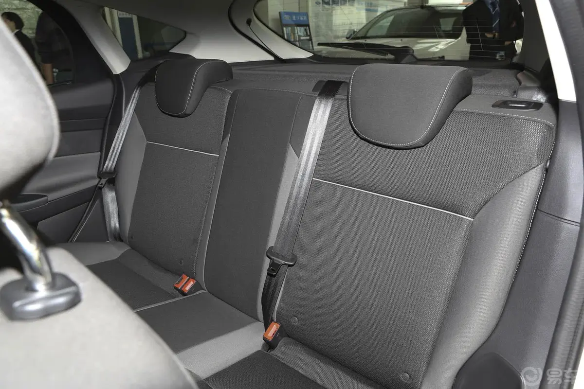 福克斯两厢 1.6L 手动 舒适型后排座椅