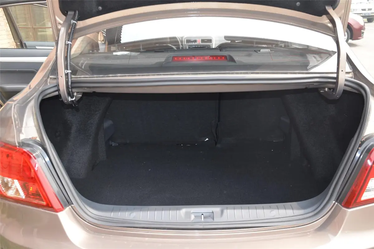 景逸S501.5L 手动版 旗舰型行李箱空间
